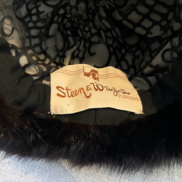 Gorgeous Vintage Steen and Wright Furriers Black Bucket Fur Hat - Picture 4 of 7